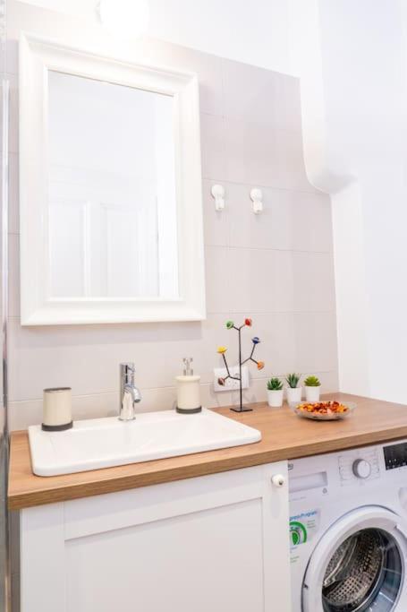 Central And Comfy 2Bdr Apartment Near Parliament Beograd Eksteriør bilde