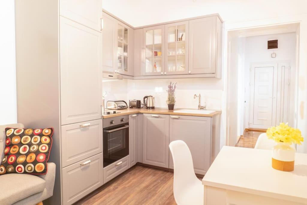 Central And Comfy 2Bdr Apartment Near Parliament Beograd Eksteriør bilde