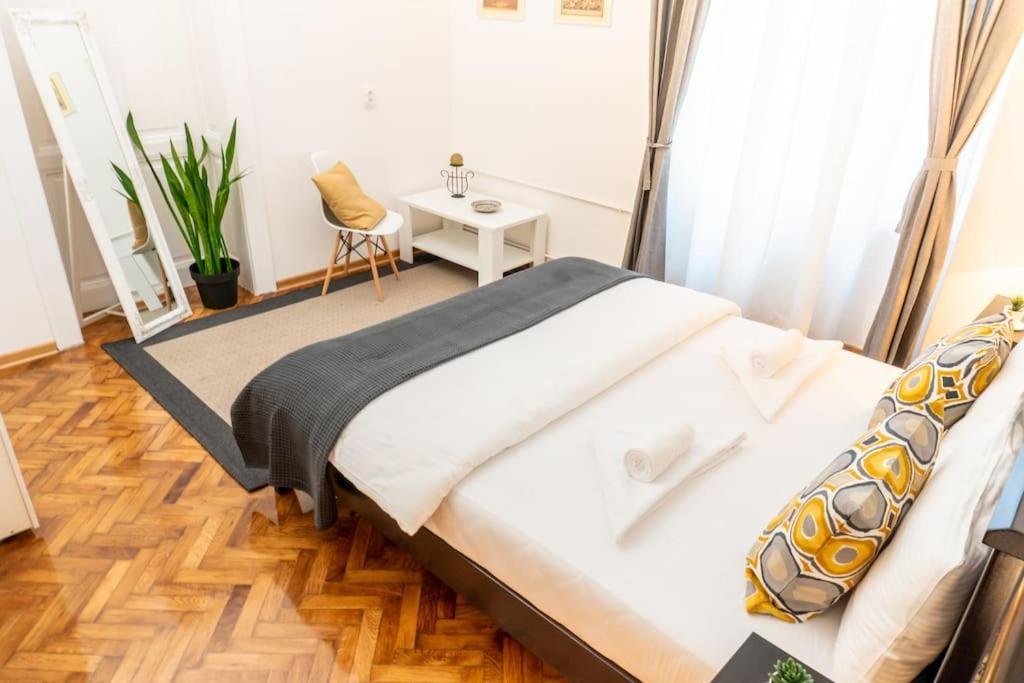 Central And Comfy 2Bdr Apartment Near Parliament Beograd Eksteriør bilde