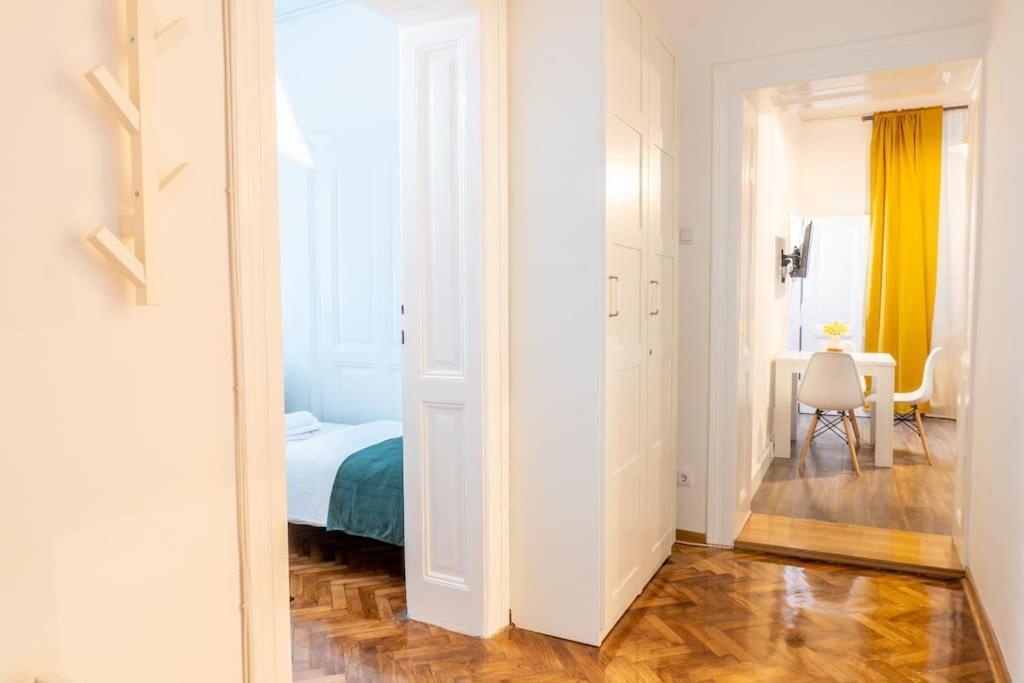 Central And Comfy 2Bdr Apartment Near Parliament Beograd Eksteriør bilde